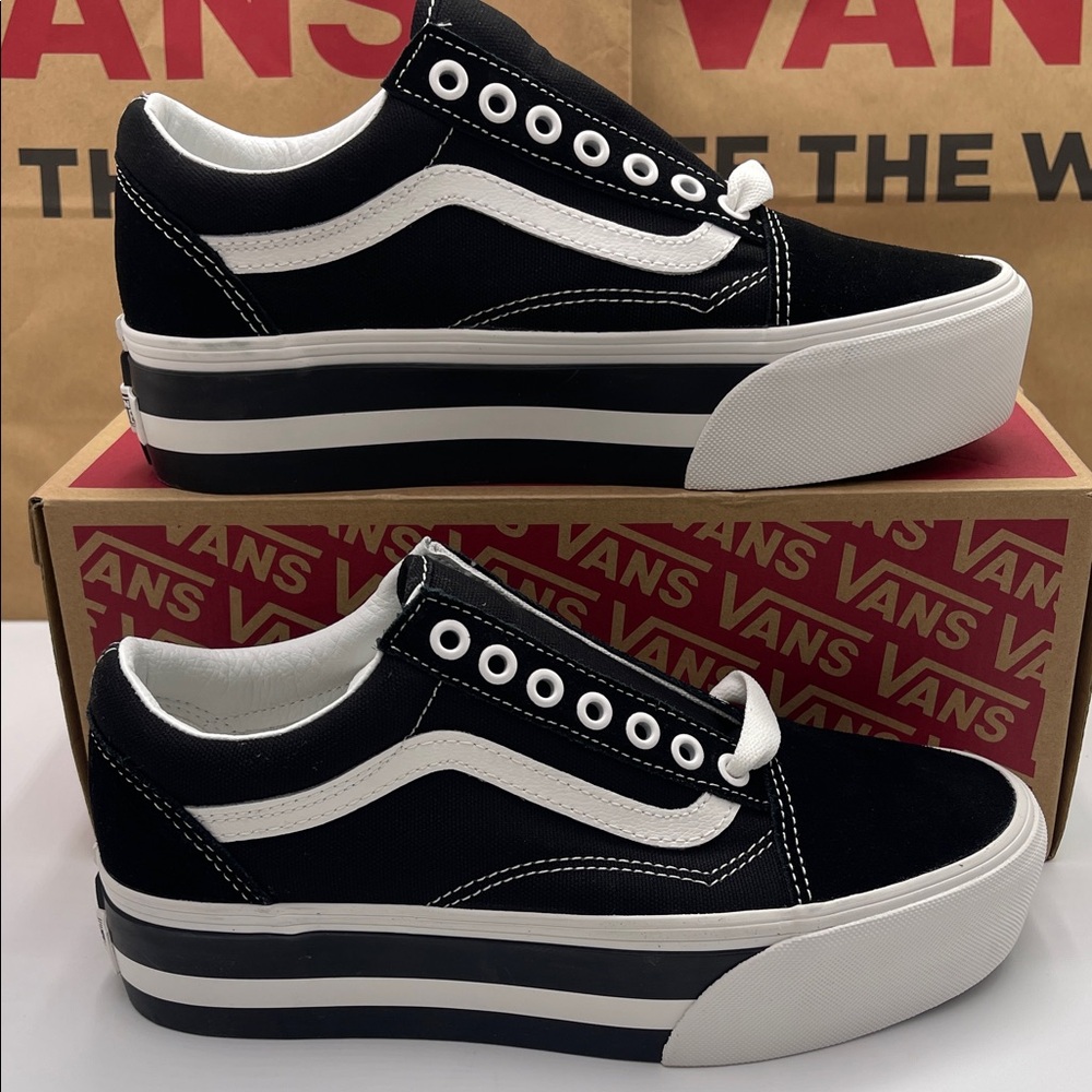 Vans Men’s Platform Sneakers Old Skool Stackform
Smarten Up Black/Wh
VN0009PZBZW - Picture 2 of 16